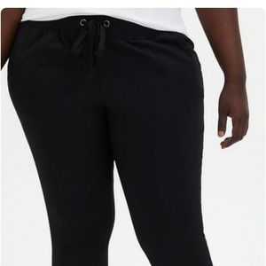 Mid Rise Cropped Pants
